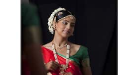 Here are ways you can adorn your hair with flowers Here are ways you can adorn your hair with flowers