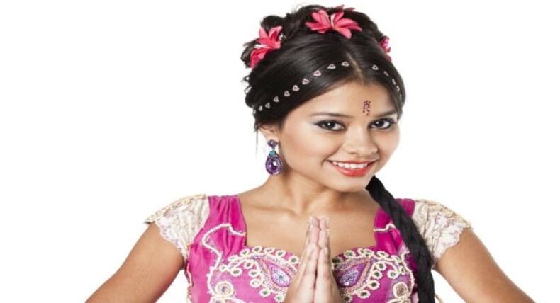 Here are ways you can adorn your hair with flowers