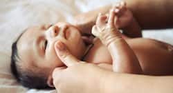 बच्चे की मालिश के लिए 5 बेस्ट आयुर्वेदिक तेल
