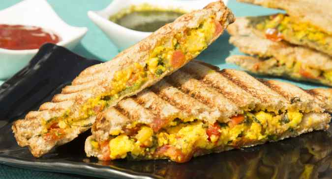 Healthy Recipe: Paneer Bhurji Sandwich For Breakfast | TheHealthSite.com