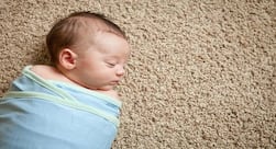 जानिए बच्चे को कंबल से कवर करने के स्टेप-बाय-स्टेप तरीके