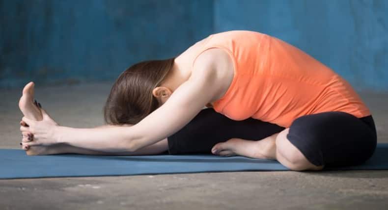 5-minute yoga sequence for a busy day to lose weight and beat stress