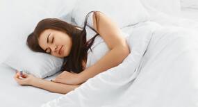 रात भर एसी चलाकर सोने से होते हैं ये 5 नुकसान