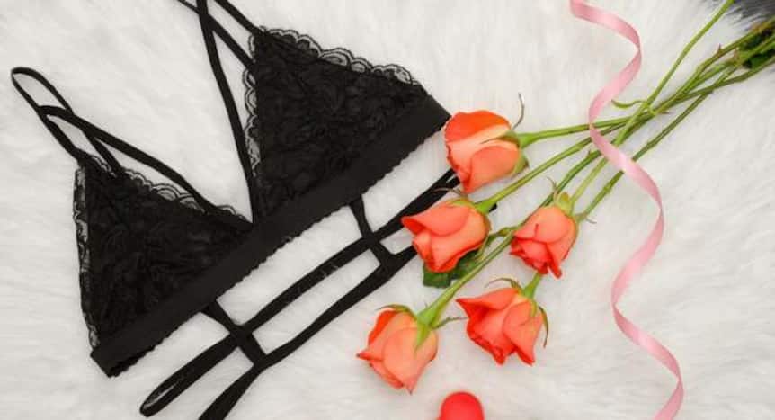 Tips for buying the right bra for small breasts (and make them