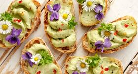 Edible flowers को हेल्दी तरीके से खाने के टिप्स Edible flowers को हेल्दी तरीके से खाने के टिप्स