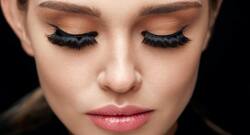 Beware! False eyelashes can damage your eyes