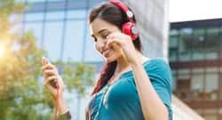 Listen to music while exercising to workout longer