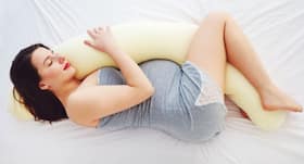 प्रेगनेंसी के दौरान आराम से सोने के लिए आप ले सकती हैं ये 4 तरह के तकिये