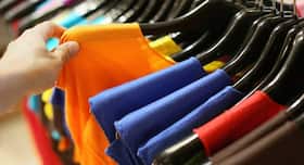 Men and women choose coloured clothes based on their weight