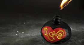 Love Bombing: This new scary dating trend is not new for Indian women! Love Bombing: This new scary dating trend is not new for Indian women!