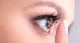 बहुत देर तक contact lens पहनने से आपकी हो सकती है आंखों की ये बीमारियां