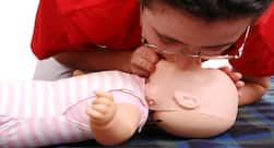 बच्चों के मामले में CPR तकनीक का ऐसे करें सही प्रदर्शन