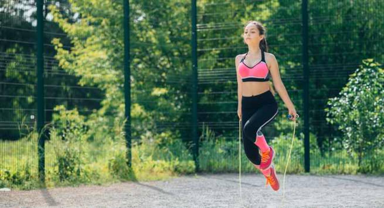5 everyday habits that are causing your boobs to sag