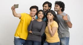 Beware! 5 infections you can get while clicking a groupfie