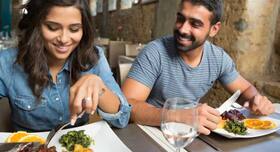 Weight loss tip #185: Women, dine with a man to lose weight!