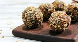 Low-calorie dates sesame laddoo to keep you in shape