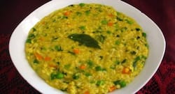 बच्चों के लिए ऐसे बनाएं पोषक तत्वों से भरपूर खिचड़ी