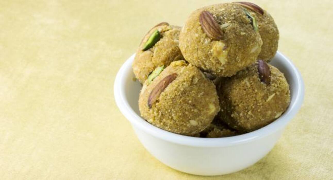 इस बार दिवाली पर बनाएं ये 5 तरह के हेल्दी और टेस्टी लड्डू