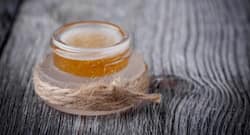 This DIY lip scrub will prove that honey is a beauty powerhouse