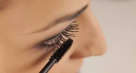 Easy hacks to keep your mascara from smudging