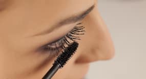 Easy hacks to keep your mascara from smudging