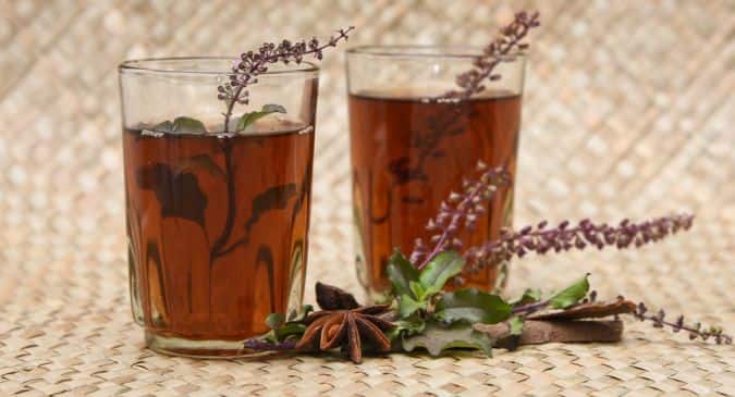 स्ट्रेस-फ्री लाइफ के लिए रोज़ पीए तुलसी की चाय! | TheHealthSite Hindi