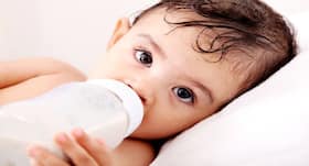 Weaning period में बच्चों को दिन में कितना फार्मूला फीड देना चाहिए?