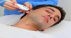 कान के बालों को कम करने के लिए laser hair removal बेहतर क्यों है?