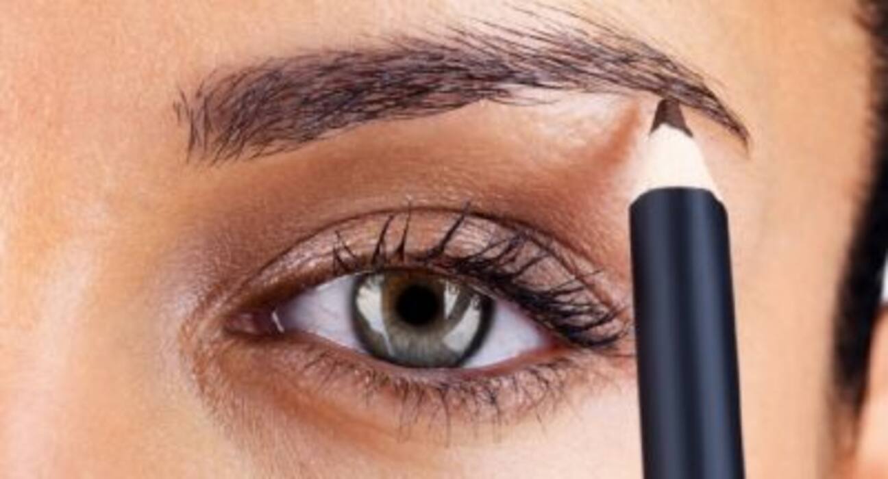 Easy eye makeup tricks and tips for people with close-set eyes