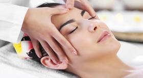 A step by step guide to do facial massage at home
