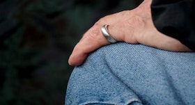 Got long ring fingers? You'll attract curvy women says study