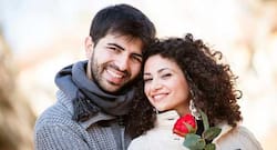 न्यू ईयर गिफ्ट आइडिया जो बनेंगे आपकी गर्लफ्रेंड के लिए ना भूलने वाले अनुभव!