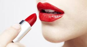 Kat Von D gives tips to apply a red lip stick perfectly Kat Von D gives tips to apply a red lip stick perfectly