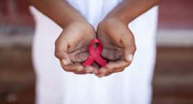 विश्व एड्स दिवस 2017: HIV के मरीज़ों को TB होने का ख़तरा क्यों होता है?