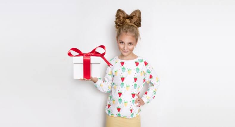 Easy DIY Christmas hairstyles for your baby girl