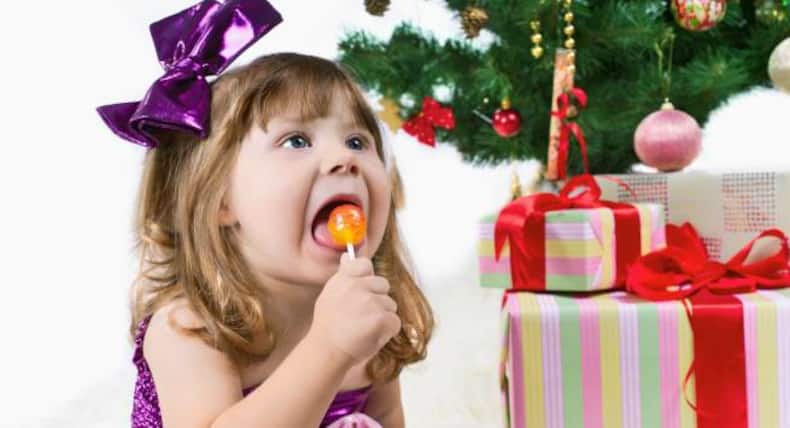 Easy DIY Christmas hairstyles for your baby girl
