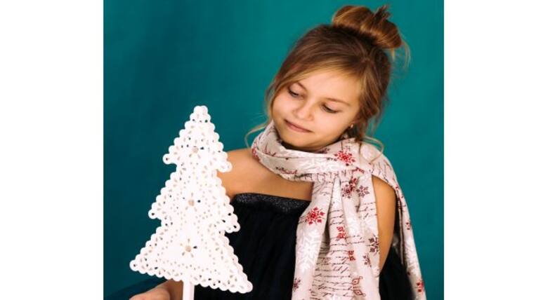 Easy DIY Christmas hairstyles for your baby girl