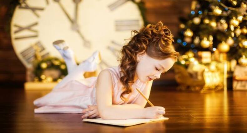 Easy DIY Christmas hairstyles for your baby girl
