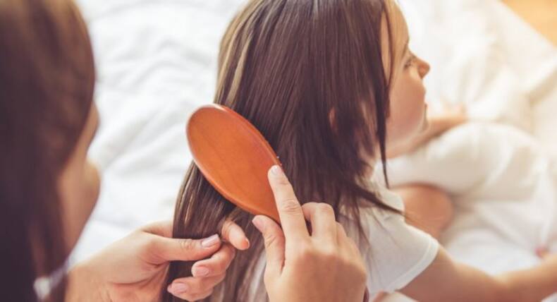 Tips to detangle both straight and curly hair easily