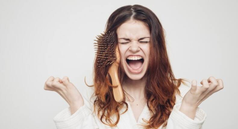 Tips to detangle both straight and curly hair easily