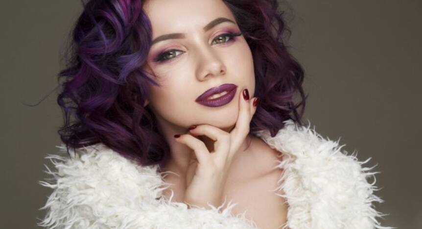 H5 | Lisa Haydon gets her hair coloured platinum grey! Here are some offbeat hair colour ideas for you Photogallery H5 | Lisa Haydon gets her hair coloured platinum grey! Here are some offbeat hair colour ideas for you Photogallery