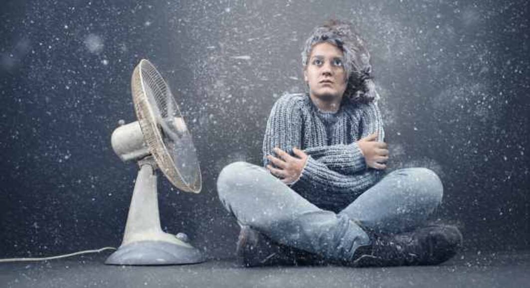 6 ways to keep yourself warm in a FREEZING office