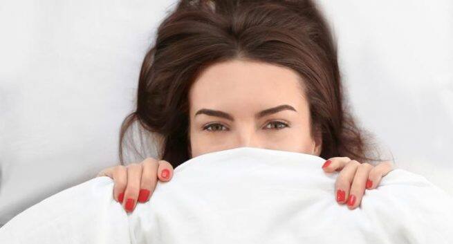 Tips To Make A Self Conscious Woman Comfortable During Sex