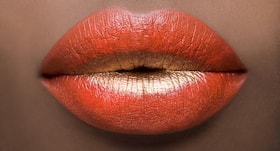 How to choose the most flattering lipstick shades for dusky skin tone?