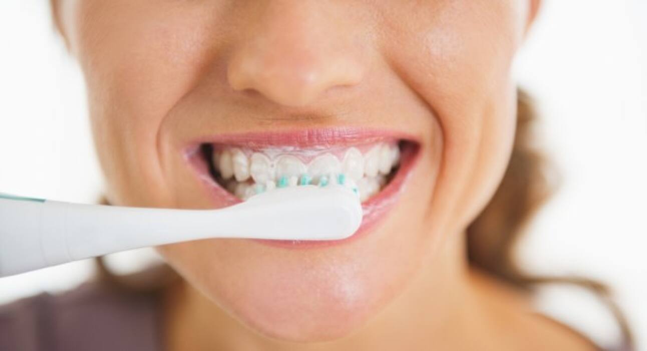 4 oral care mistakes responsible for yellow teeth