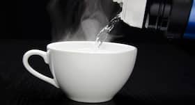 Drink hot water to get rid of sore throat and cough