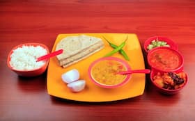 How much should you eat during a meal? Rujuta Diwekar explains (see infographic inside) How much should you eat during a meal? Rujuta Diwekar explains (see infographic inside)