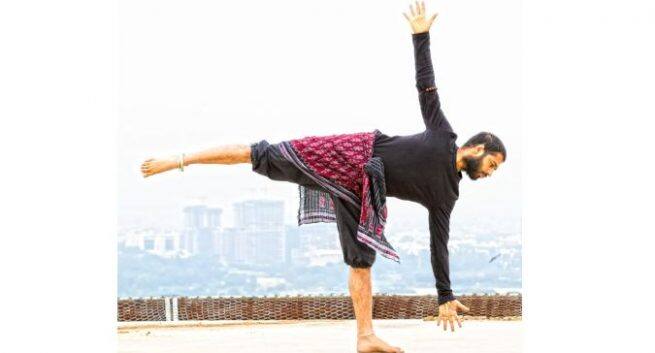 ardhachandrasana