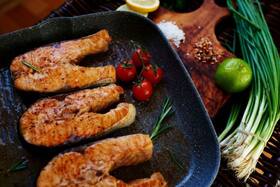 Consuming fatty fish and camelina oil or false flax oil decreases bad cholesterol Consuming fatty fish and camelina oil or false flax oil decreases bad cholesterol