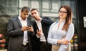 10 signs that your co-workers secretly hate you